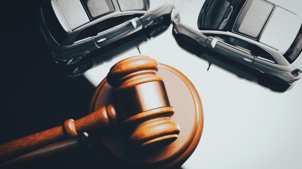 Model of car accident and gavel